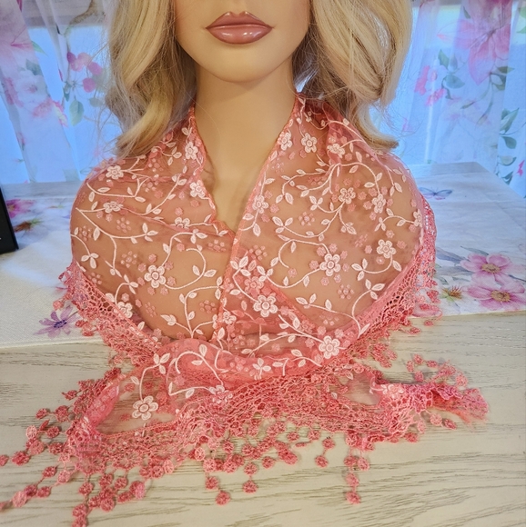 4 Stunning Victorian Style Lace Scarfs - Picture 6 of 9